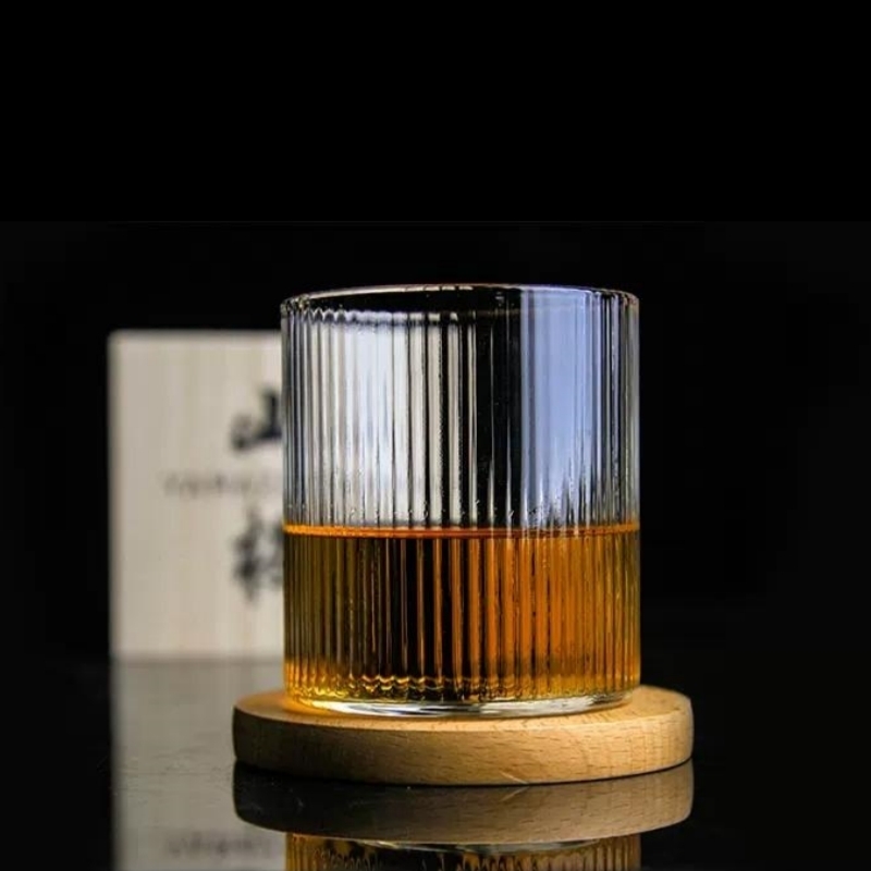 Japans design, gegolfd, steell - Whisky Beer And Wine recensie en prijs